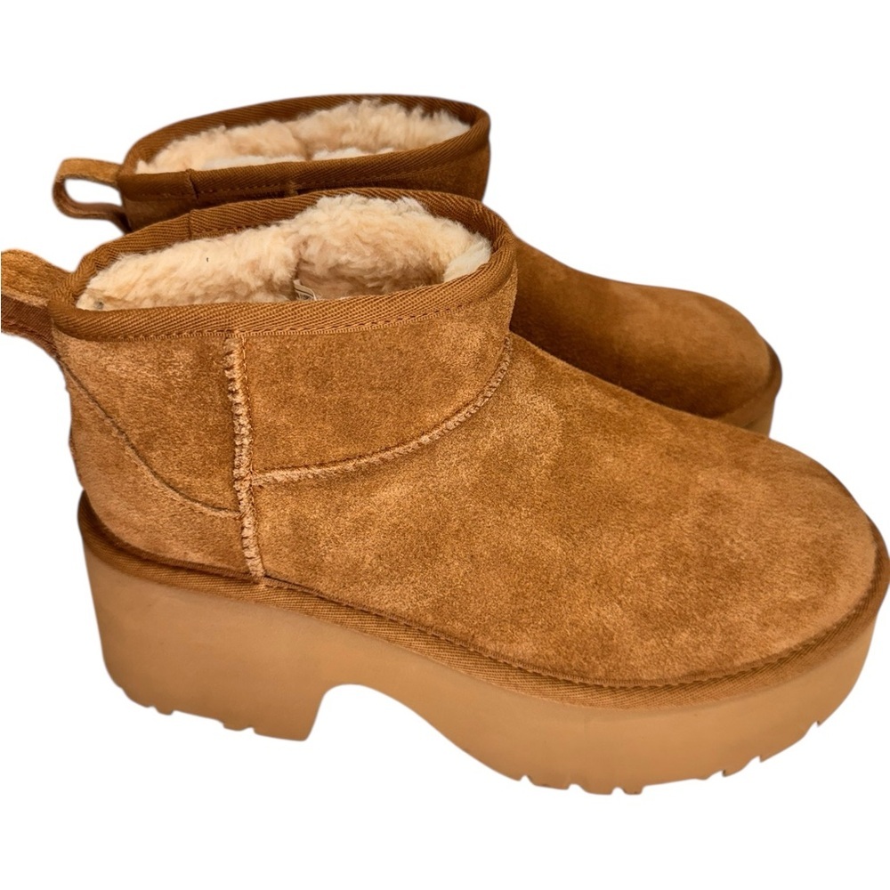 UGG Classic Ultra Mini New Heights
Boots
Size8